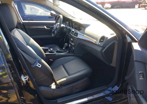 2013 Mercedes-Benz C 300 Luxury 4Matic из США, поврежденный, VIN WDDGF8AB0DR252902